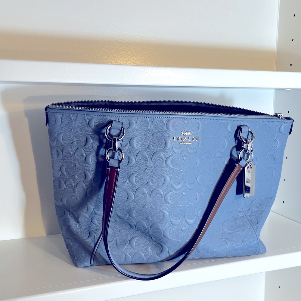 Coach -Light- Cornflower Blus - large bal.